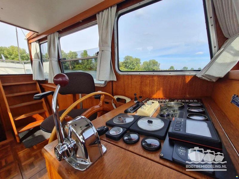 Linssen Sturdy 1000 AC Royal