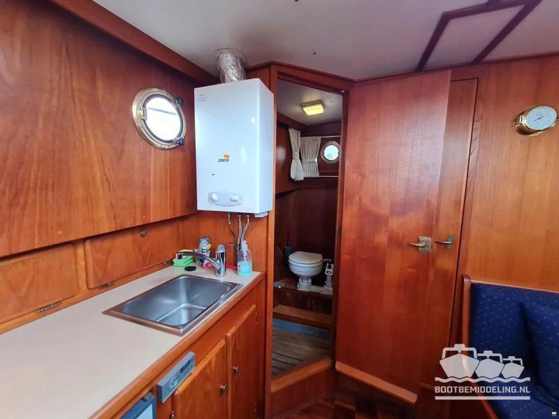 Linssen Sturdy 1000 AC Royal