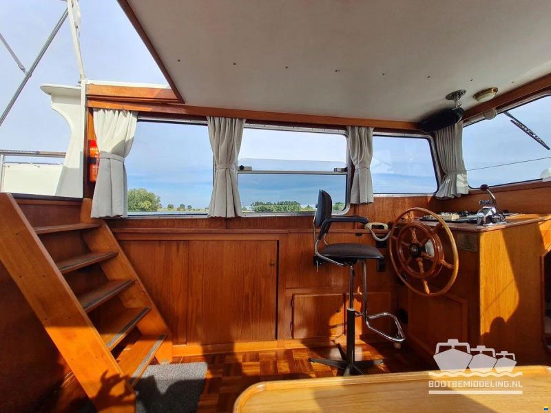 Linssen Sturdy 1000 AC Royal