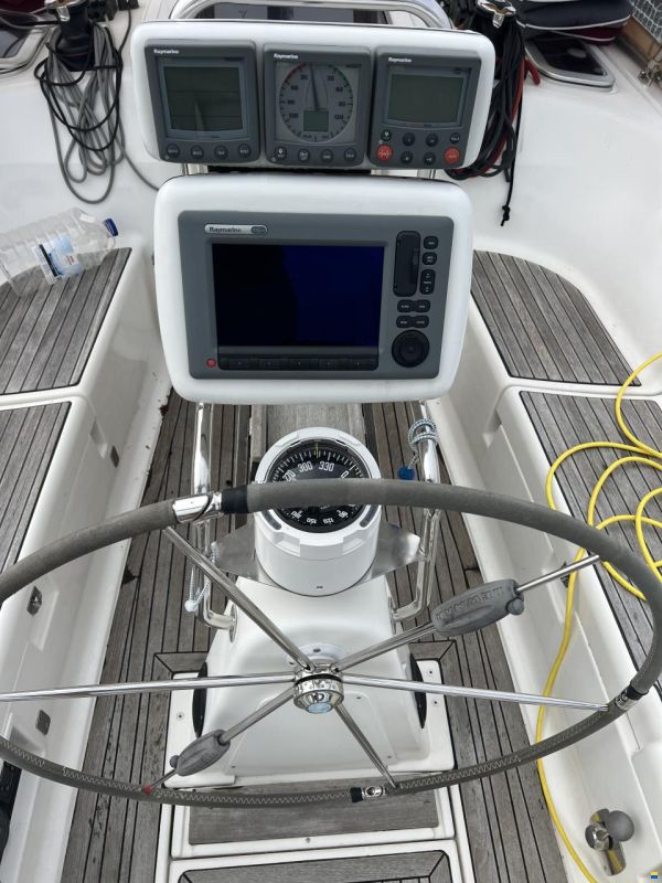 Dufour Grand Large 365