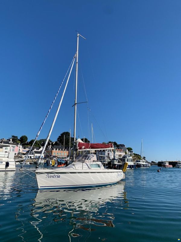 B2 Marine Blue Djinn