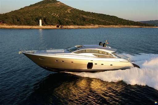 Pershing 72'