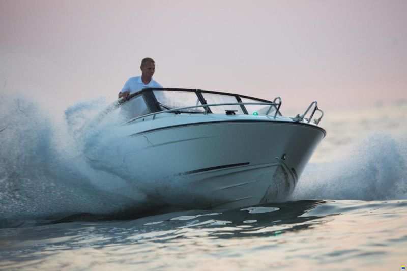 Parker 630 Bowrider und Trailer