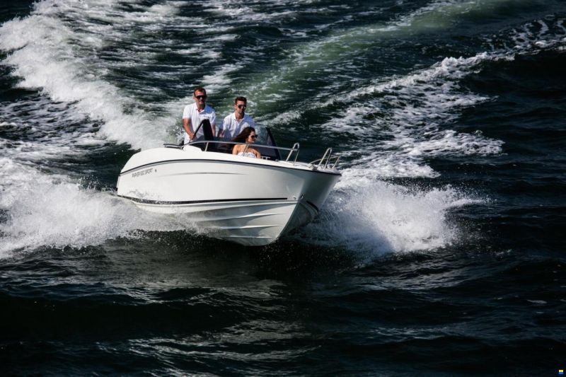 Parker 630 Bowrider und Trailer