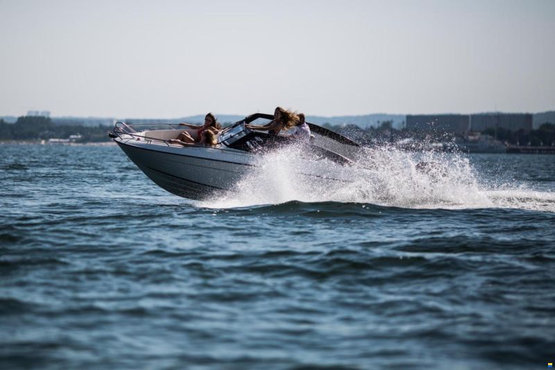 Parker 630 Bowrider und Trailer