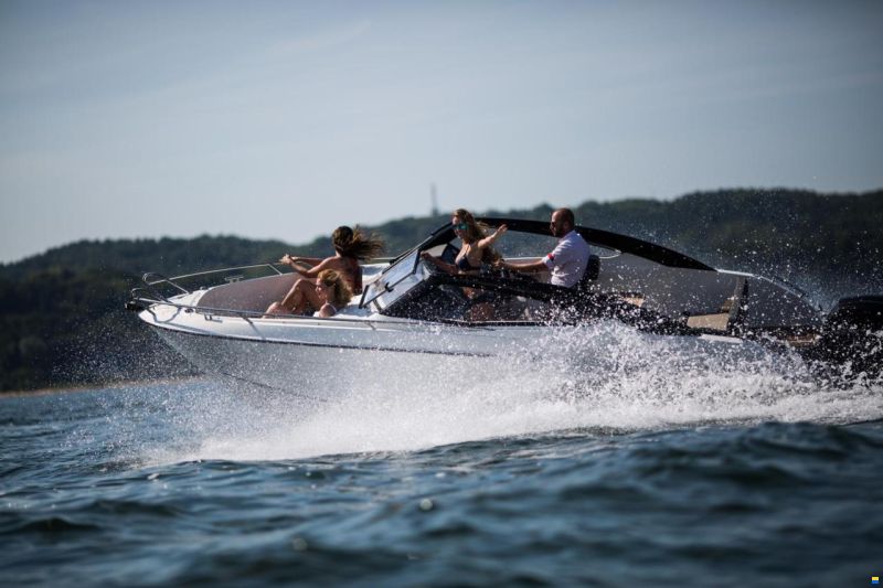 Parker 630 Bowrider und Trailer