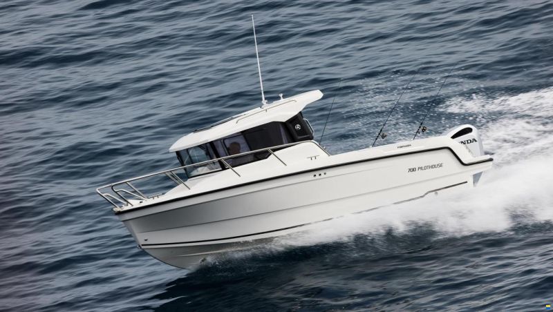 Parker 700 Pilothouse