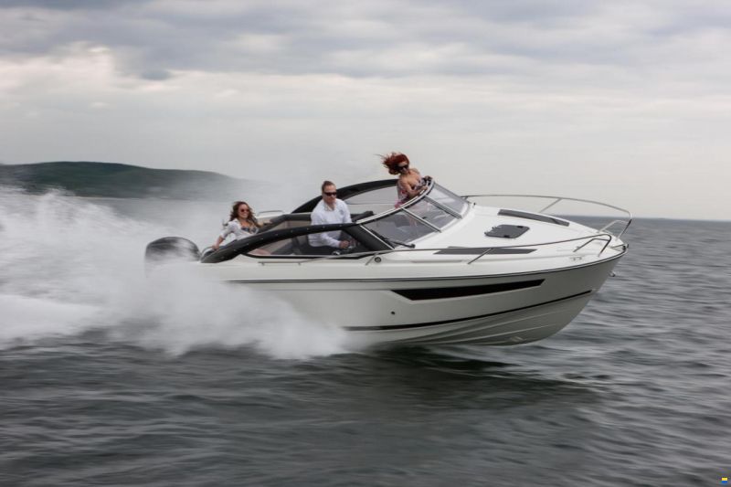Parker 750 Day Cruiser
