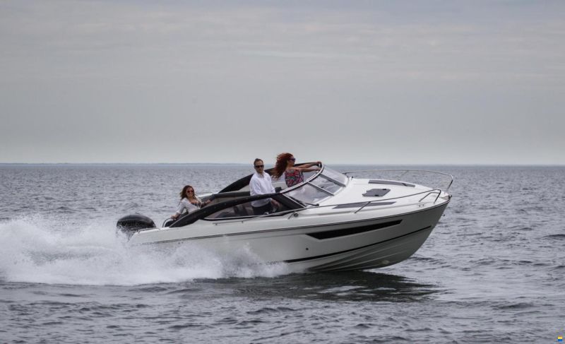 Parker 750 Day Cruiser inkl. 150 PS und Trailer