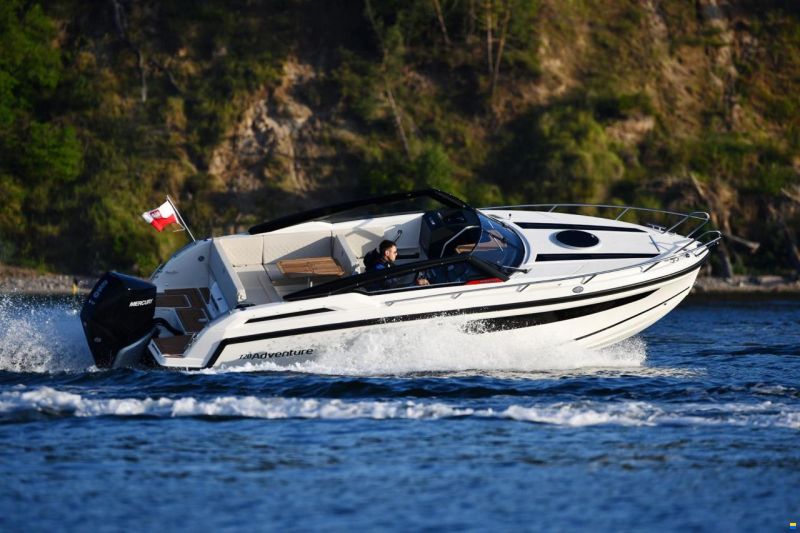 Parker 720 Adventure inkl. 200 PS und Trailer