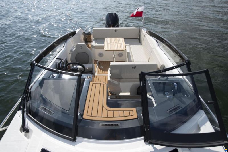 Parker 720 Adventure inkl. 200 PS und Trailer