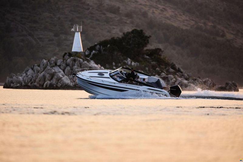 Parker 800 Cruiser inkl. 200 PS und Trailer