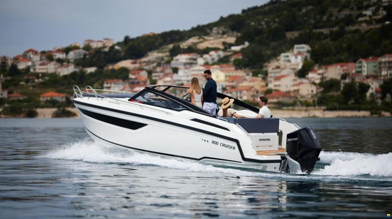 Parker 800 Cruiser inkl. 200 PS und Trailer