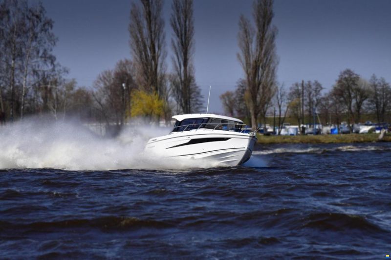 Parker 790 Explorer inkl. 200 PS und Trailer