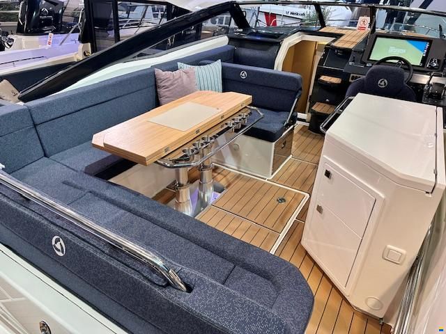 Parker 910 Odyssey mit 2x 250PS Testboot