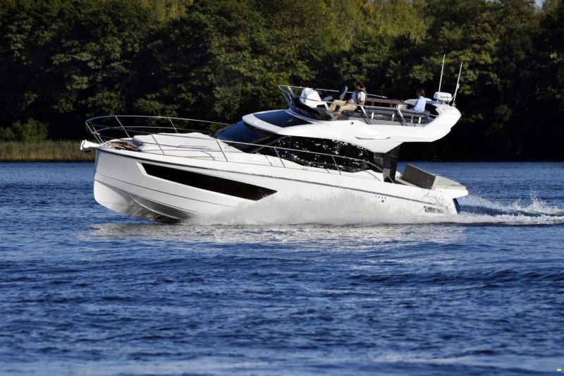 Parker Monaco 110 Flybridge 2 x 200 PS