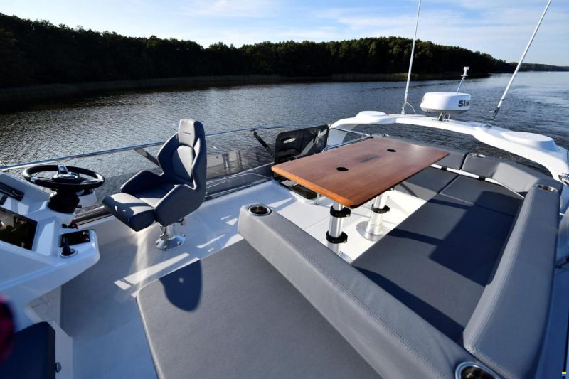 Parker Monaco 110 Flybridge 2 x 200 PS