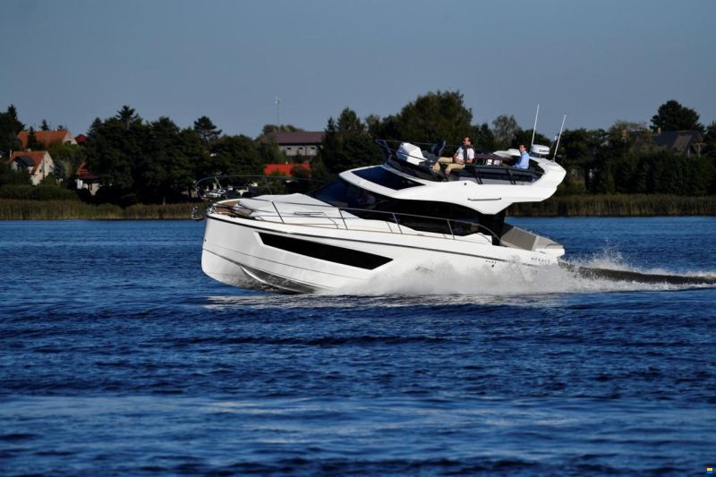 Parker Monaco 110 Flybridge 2 x 200 PS