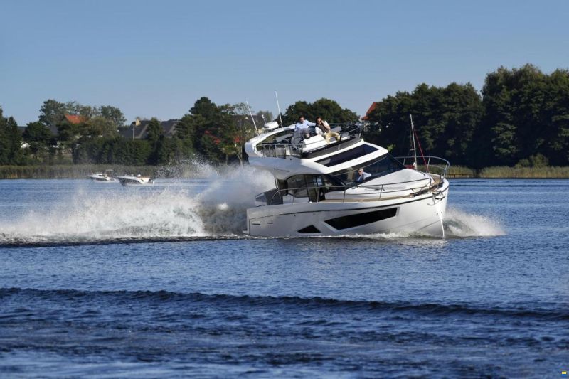 Parker Monaco 110 Flybridge 2 x 200 PS