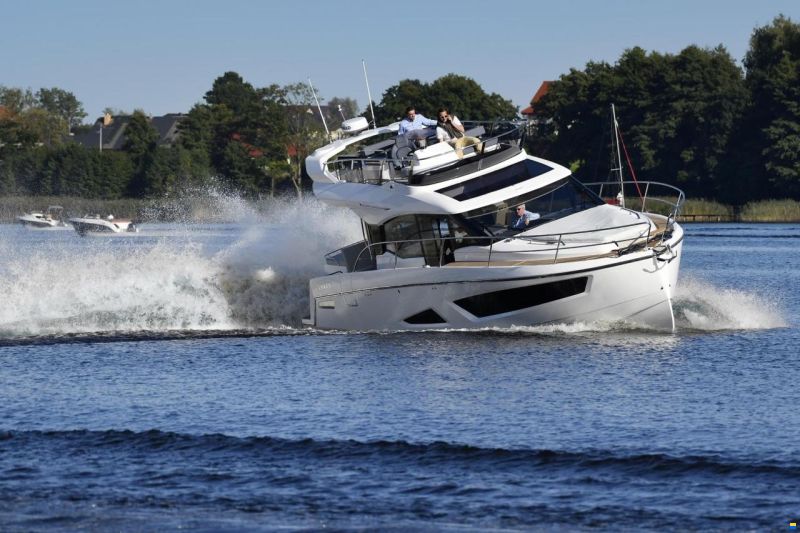 Parker Monaco 110 Flybridge 2 x 200 PS