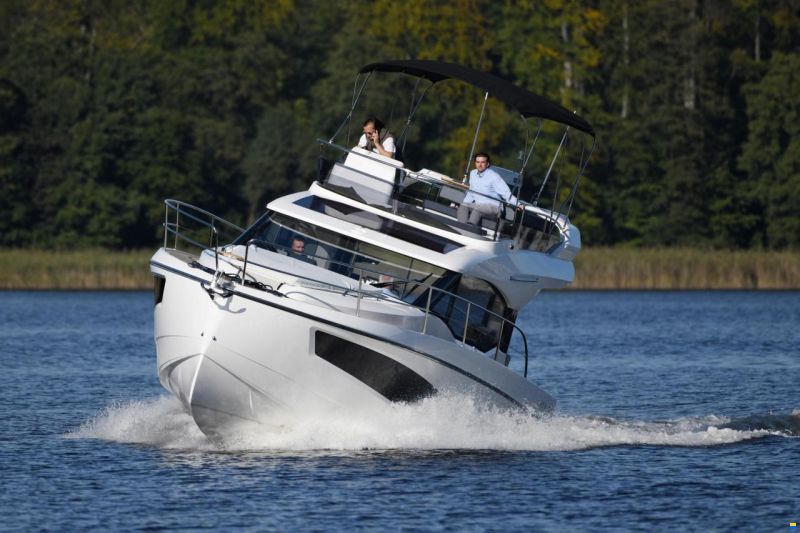 Parker Monaco 110 Flybridge 2 x 200 PS