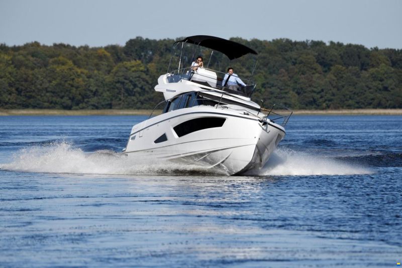 Parker Monaco 110 Flybridge
