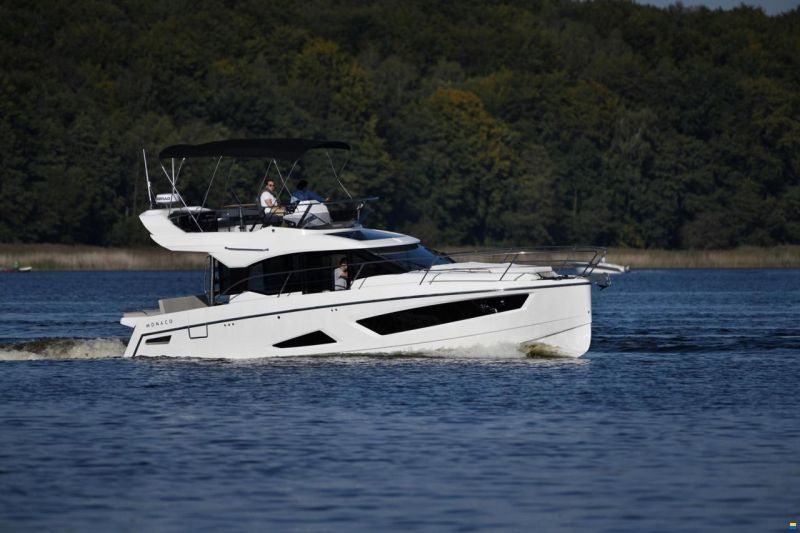 Parker Monaco 110 Flybridge