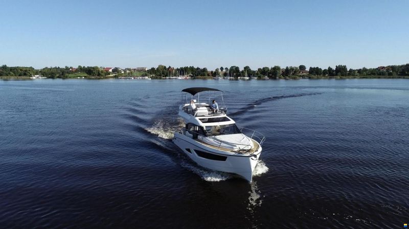 Parker Monaco 110 Flybridge