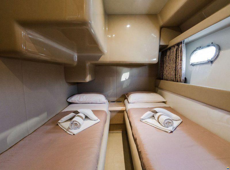 Ferretti 460