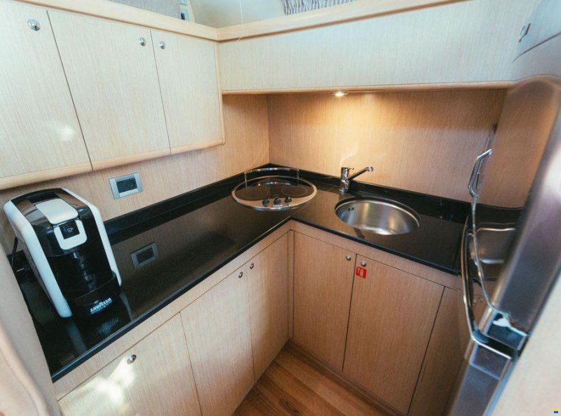 Ferretti 460