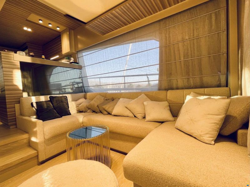 Ferretti 670