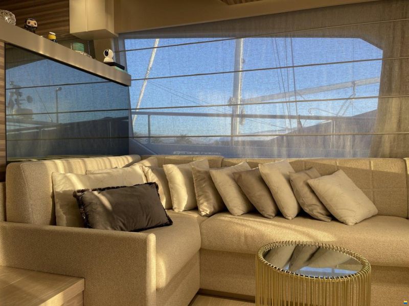 Ferretti 670