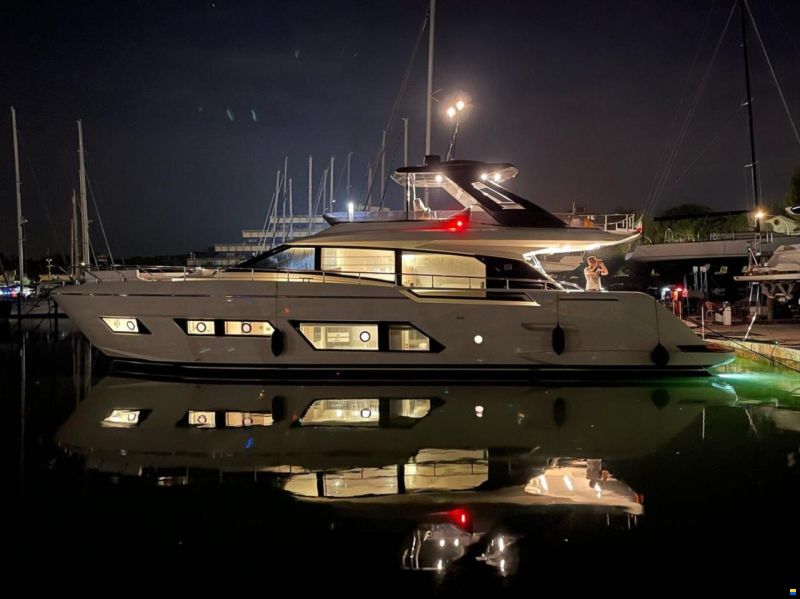 Ferretti 670