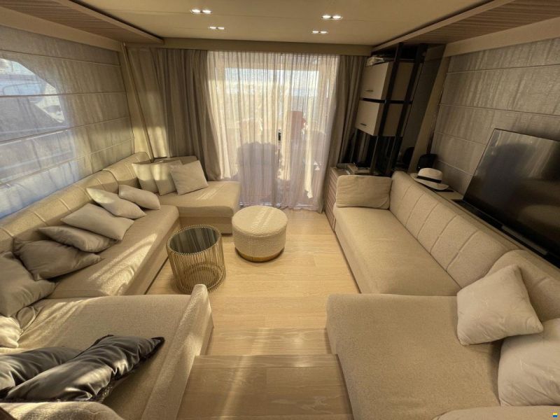 Ferretti 670