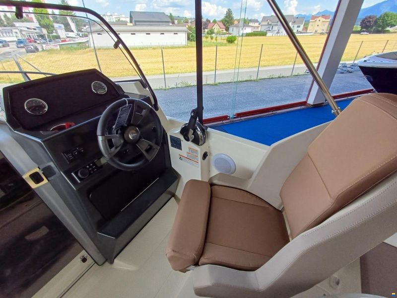 Quicksilver 605 SUNDECK