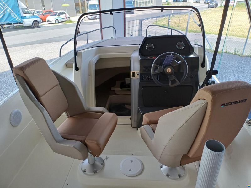 Quicksilver 605 SUNDECK