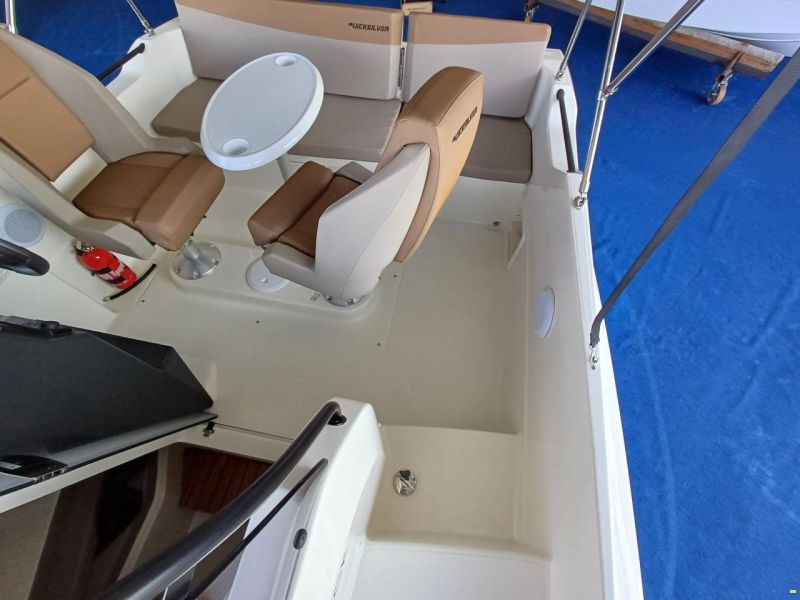 Quicksilver 605 SUNDECK