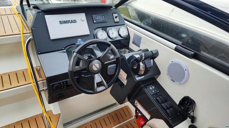 Quicksilver ACTIV 805 CRUISER mit 2x F 200 XL und Tr