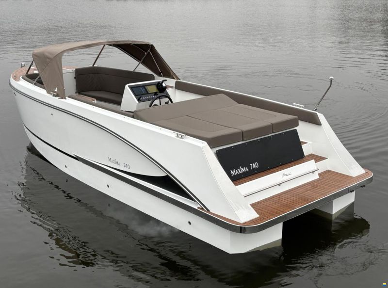 Maxima 740 Tender