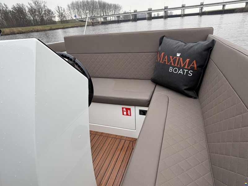 Maxima 740 Tender
