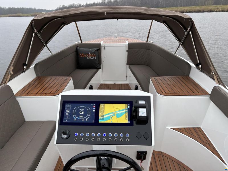 Maxima 740 Tender