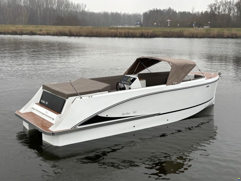 Maxima 740 Tender