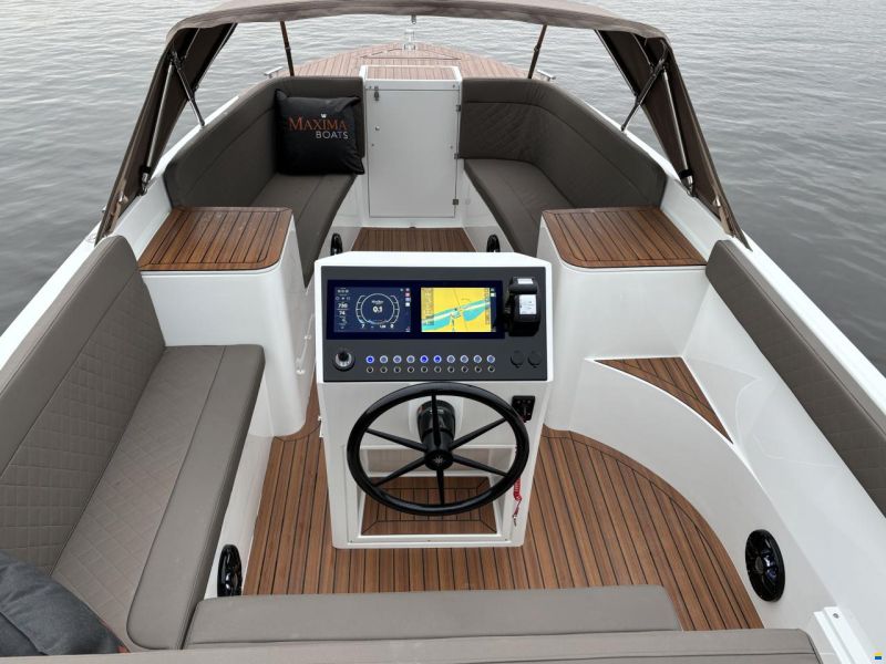 Maxima 740 Tender