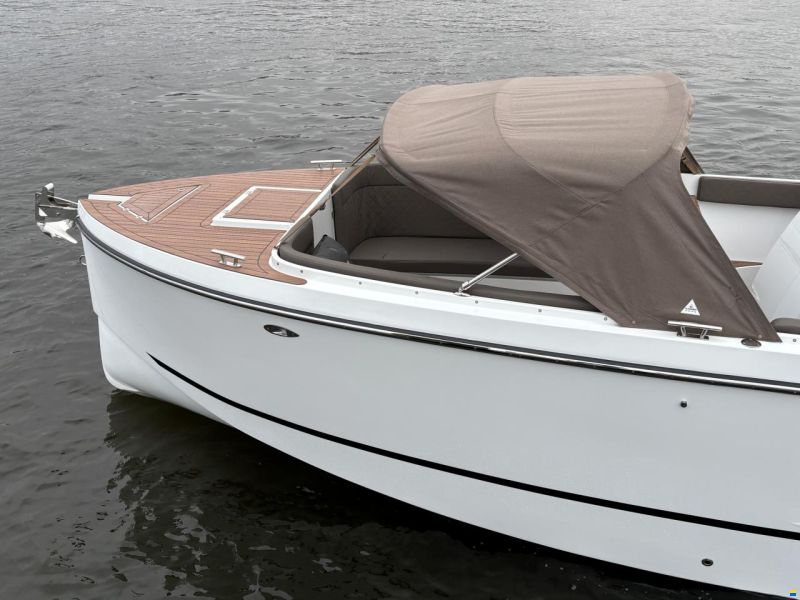 Maxima 740 Tender