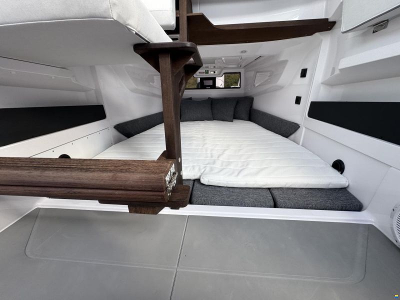 Axopar 29 Cross Cabin