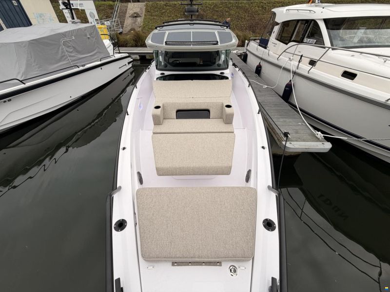 Axopar 37 Cross Cabin - U-Sofa