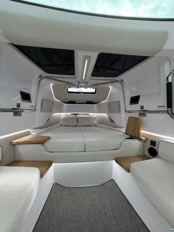 Axopar 37 Cross Cabin - U-Sofa