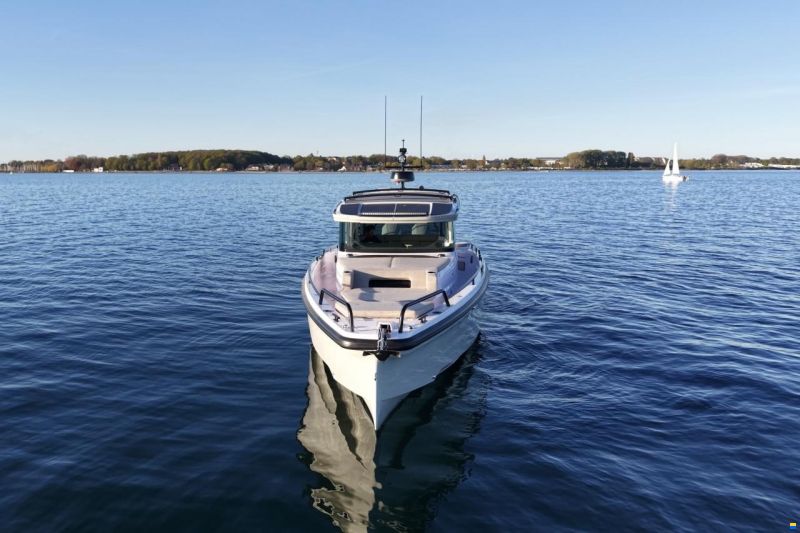 Axopar 37 Cross Cabin