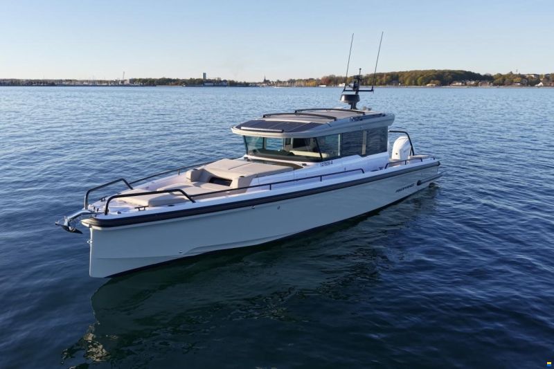 Axopar 37 Cross Cabin