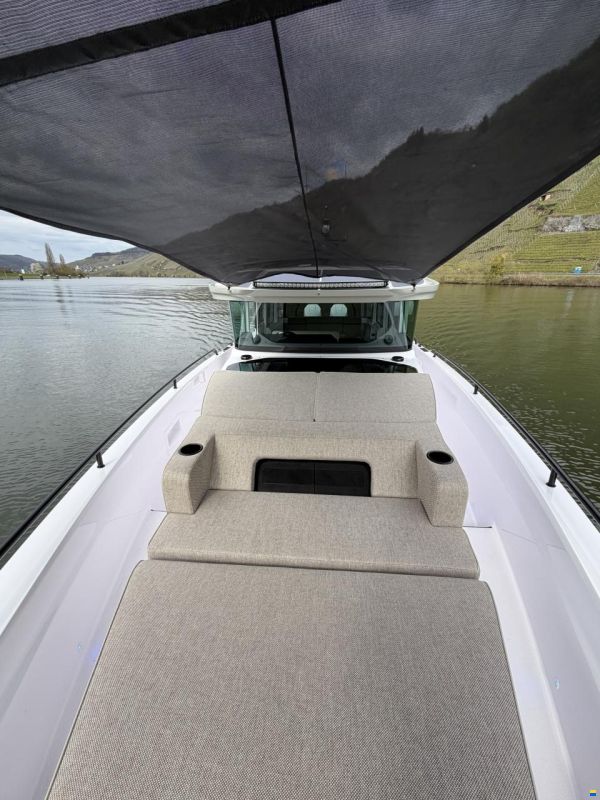 Axopar 37 Cross Cabin - U-Sofa